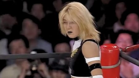 Akira Hokuto – Lonely at the Top Akira Hokuto